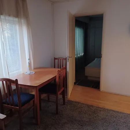 Countryside Next To Center 招待所 3*